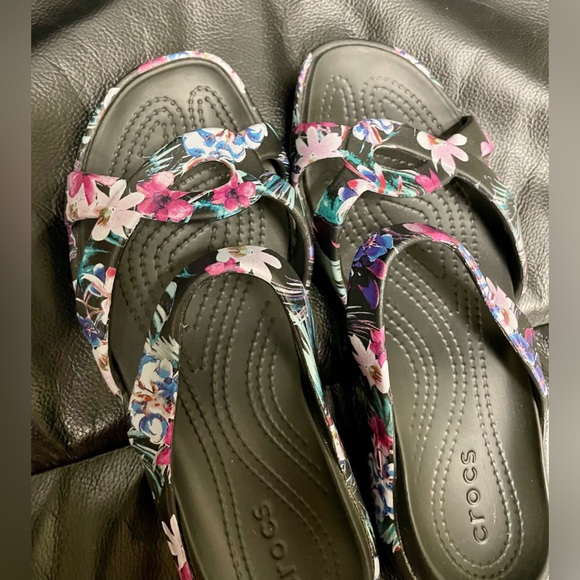 Crocs Women's Meleen Twist Graphic Sandals- Size 8, like new - Picture 3 of 5